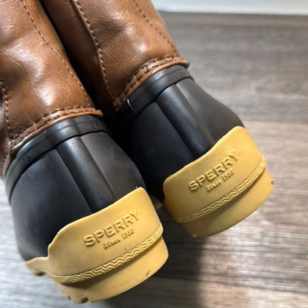Sperry Boots kids size 4 (s41)
